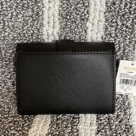 MICHAEL KORS CARMEN MEDIUM LOGO AND FAUX LEATHER WALLET BLACK - Picture 9 of 16